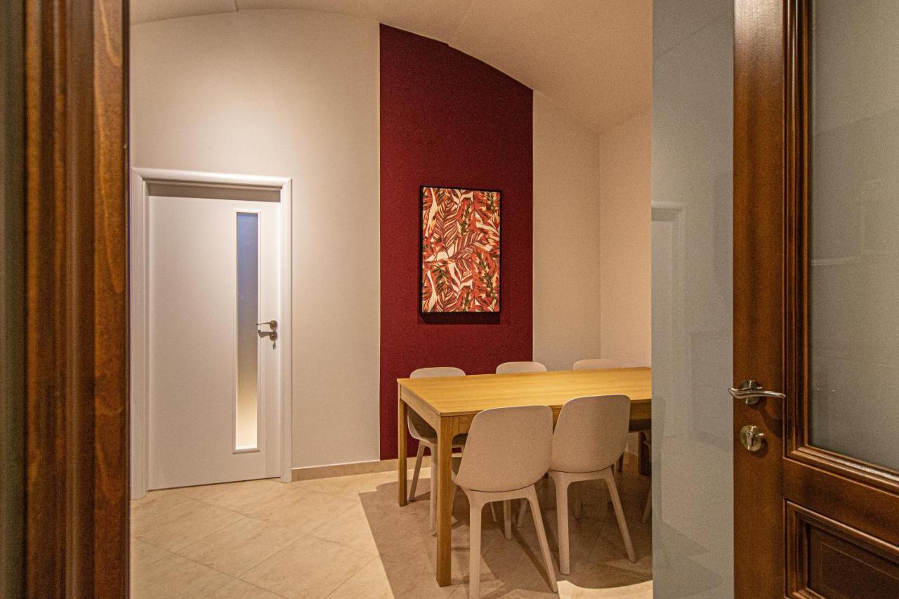 Modern And Spacious In Center Praga