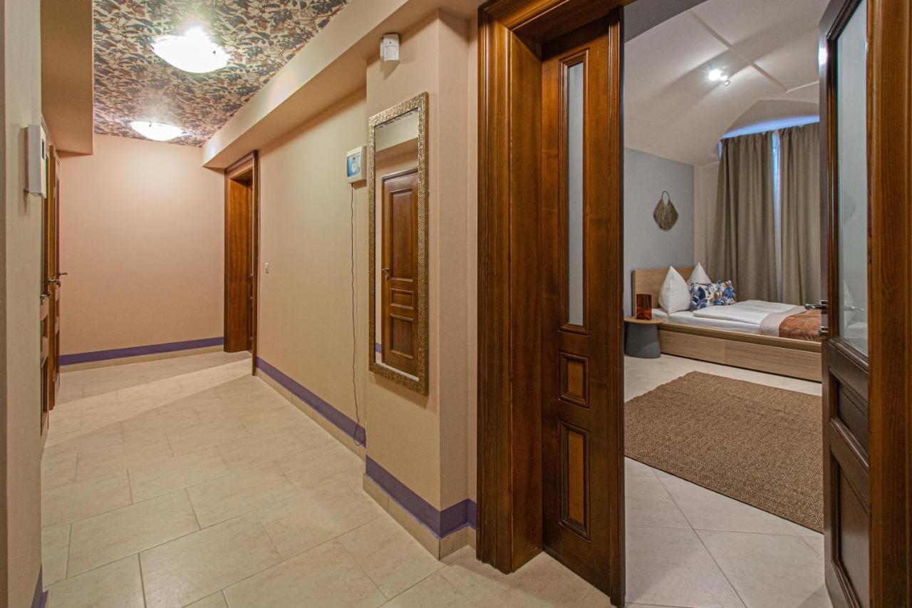 Modern And Spacious In Center Praga